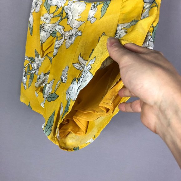 Chriselle x J.O.A. Floral Ruffle Front High Waist Short Size Small - Picture 4 of 9